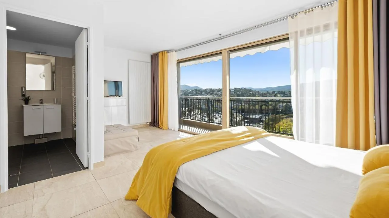 Cannes Marina Appart Hotel Mandelieu 2*, Mandelieu-la-Napoule France