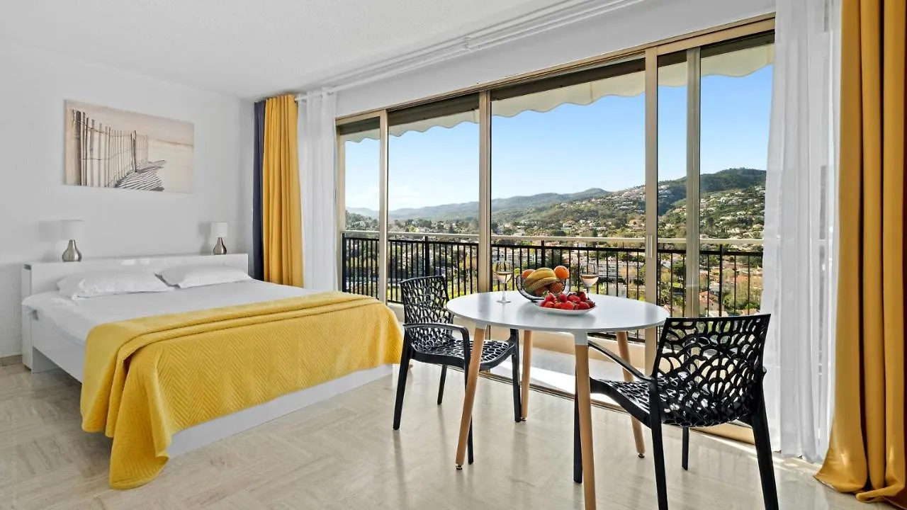 Cannes Marina Appart Hotel Mandelieu 2*, Mandelieu-la-Napoule
