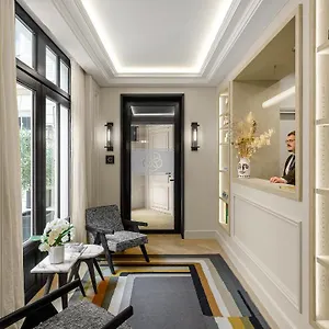 Black Door 5*, Parigi Francia