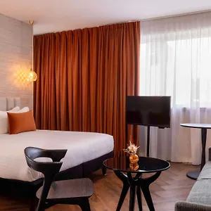 Western Isidore 4*, Saint-Jacques-de-la-Lande Francia